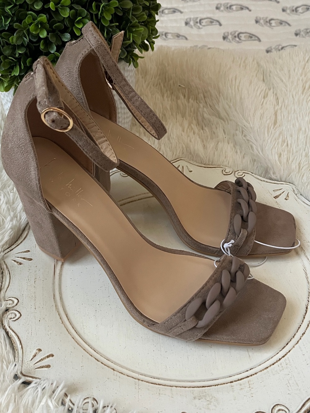 Nicole Miller Carina Taupe Block Heel Sandals Size 9 New